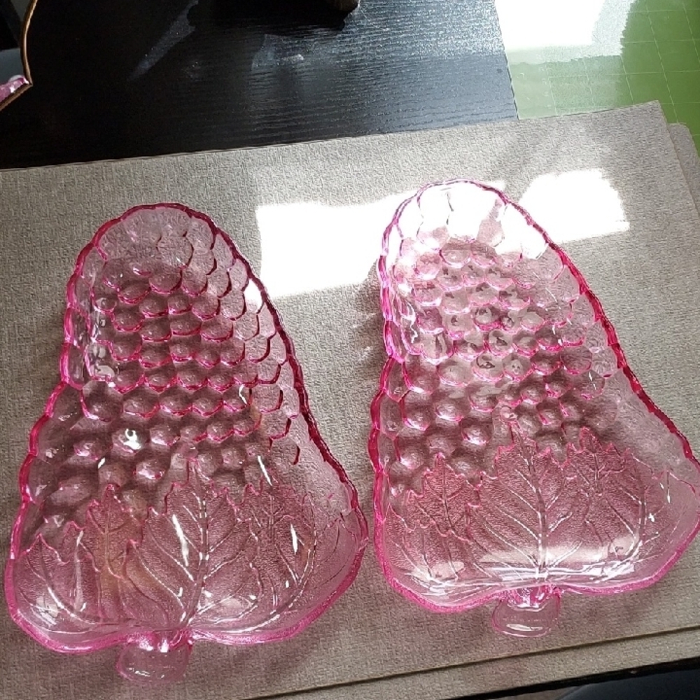 Pink Plastic Leaf-Shaped Serving Trays